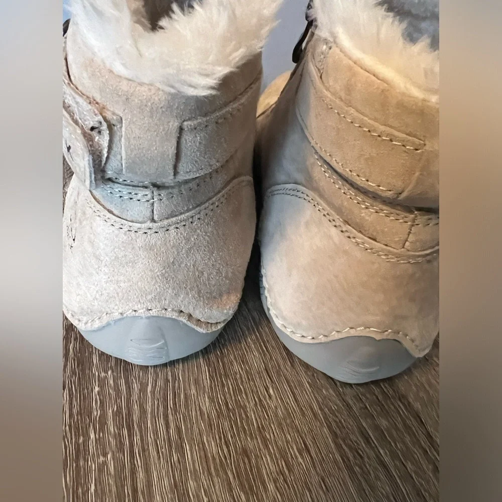 NWOB DBECK Tan Suede Ankle Boots with Fur Lining